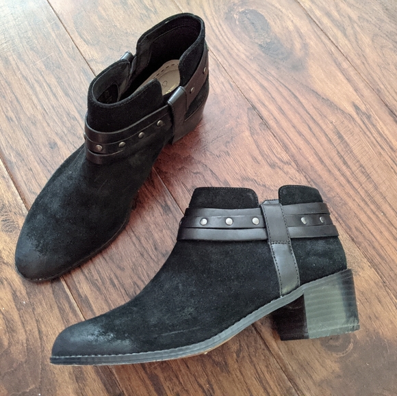 Clarks Ankle Boots - Picture 2 of 5